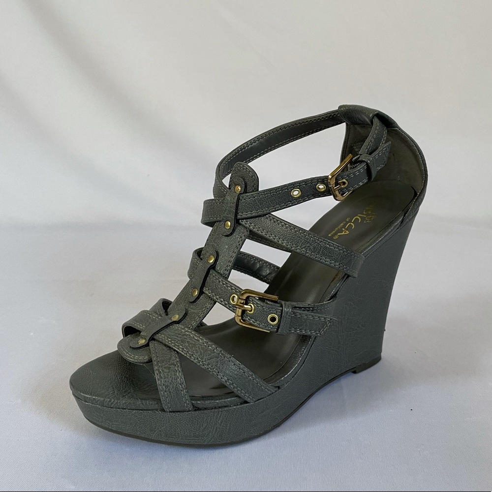 Women’s Gray Faux Leather Wedge Sandals. Size 9